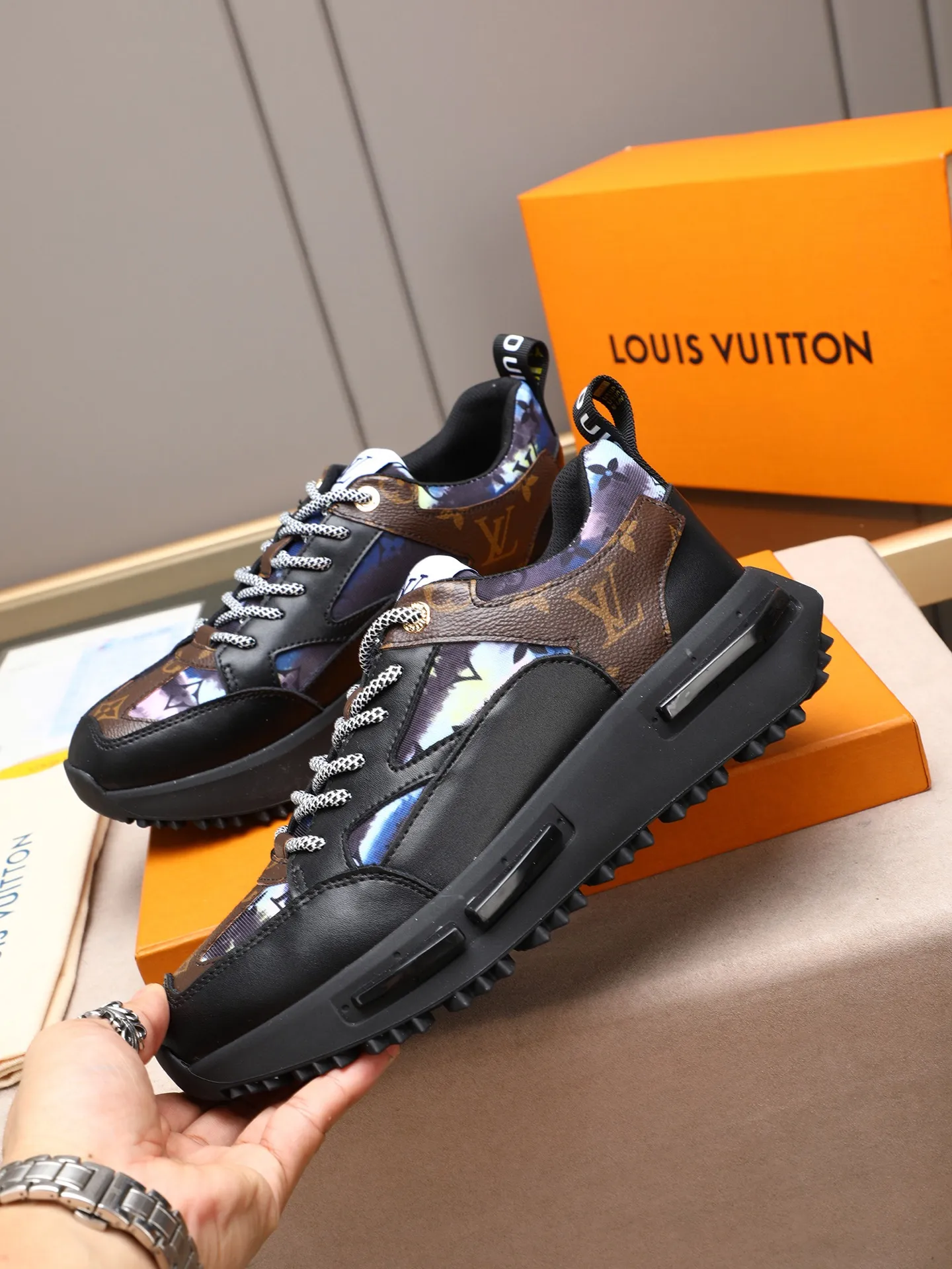 Men's shoes 💰460 [LV] Made of imported L special fabric spliced ​​with cowhide and comfortable mesh lining. Privately molded foam TPU outsole, super light and comfortable on the feet! Perfect last shape, generous and fashionable design, 4 colors available! Code number: 38–44 (45 customized